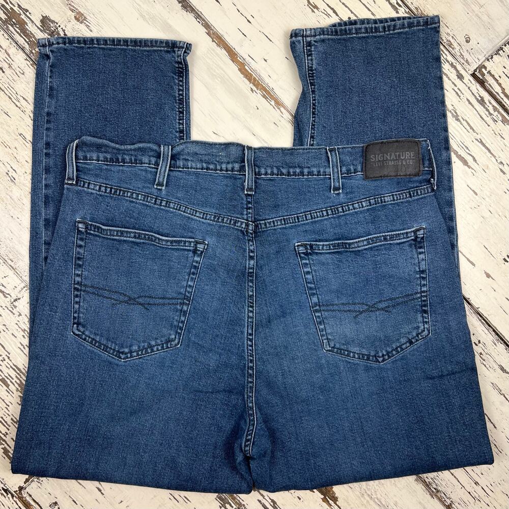 Signature Levi jeans mens 40x30 
medium wash, Stretch. Great Condition! - Picture 3 of 6